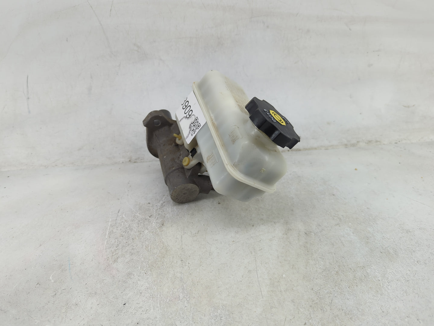 2010-2010 Chevrolet Equinox Brake Master Cylinder 1489096 - Oemusedautoparts1.com
