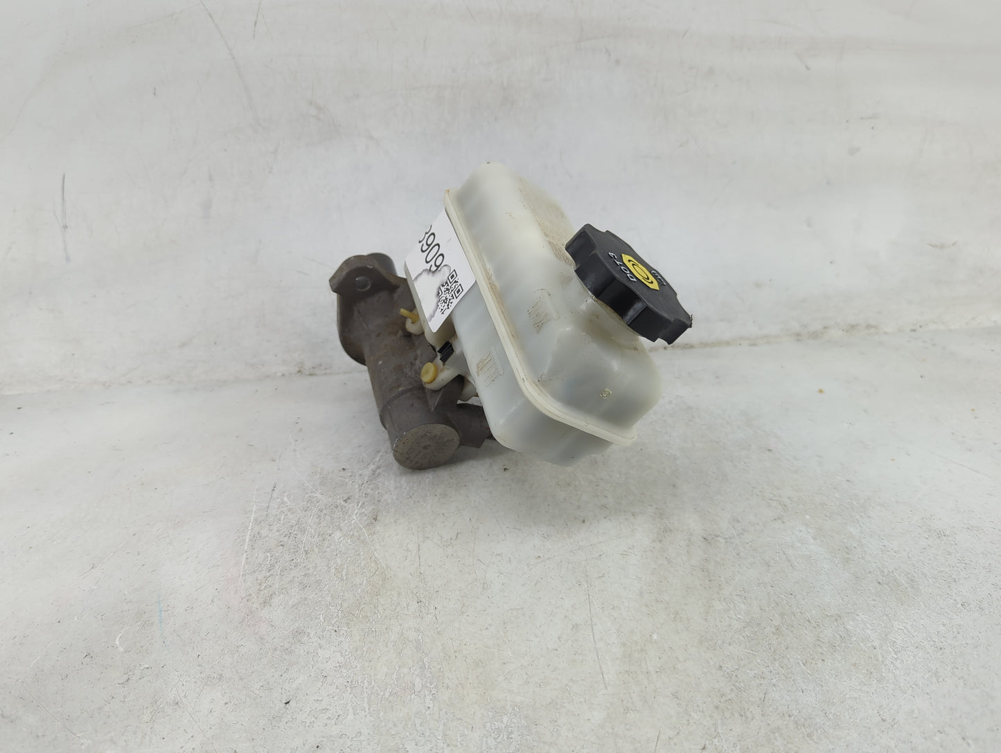 2010-2010 Chevrolet Equinox Brake Master Cylinder 1489096 - Oemusedautoparts1.com