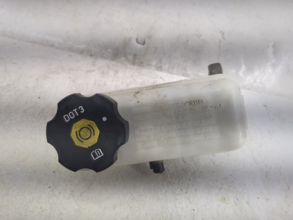 2010-2010 Chevrolet Equinox Brake Master Cylinder 1498402 - Oemusedautoparts1.com