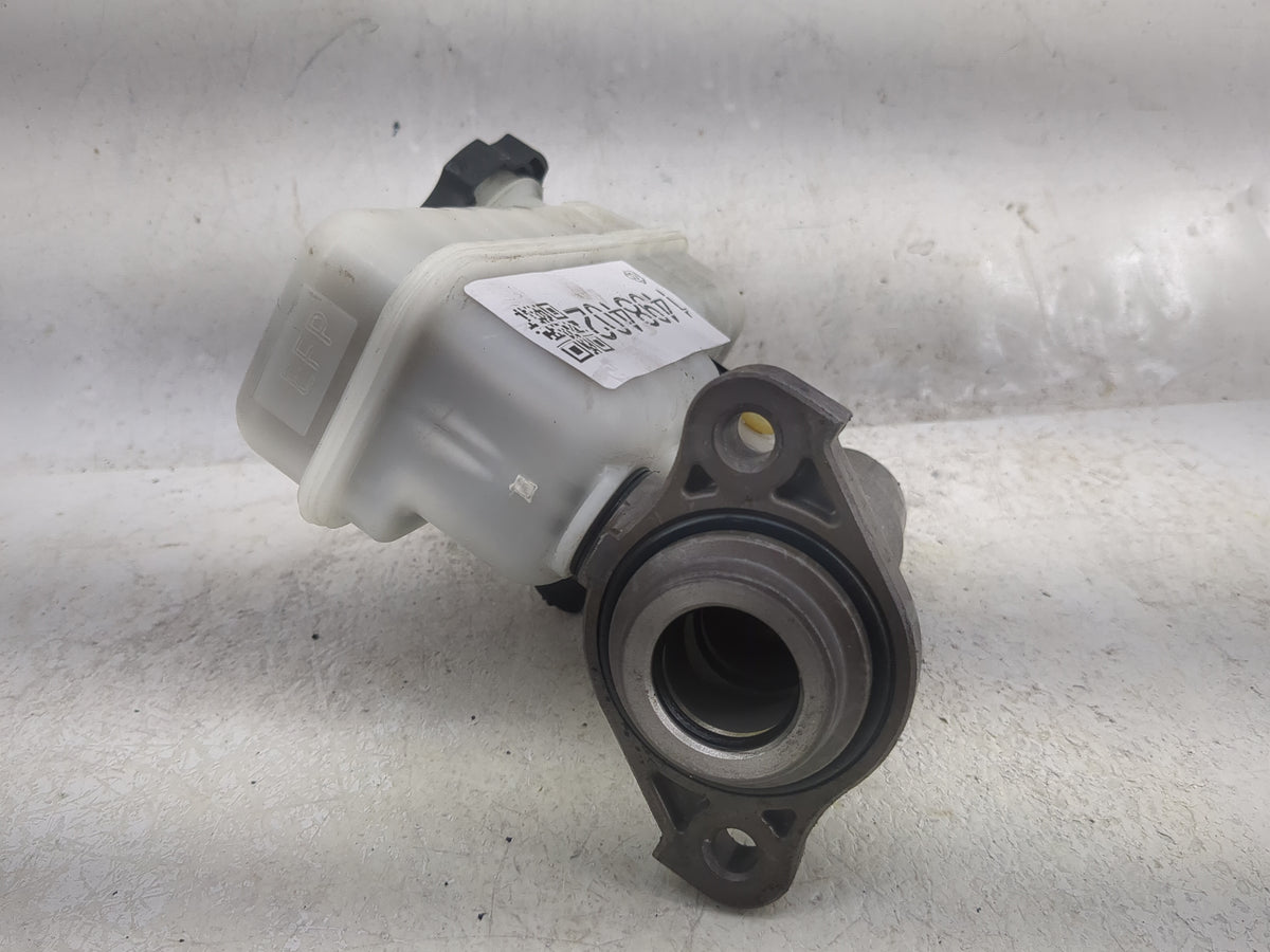 2010-2010 Chevrolet Equinox Brake Master Cylinder 1498402 - Oemusedautoparts1.com