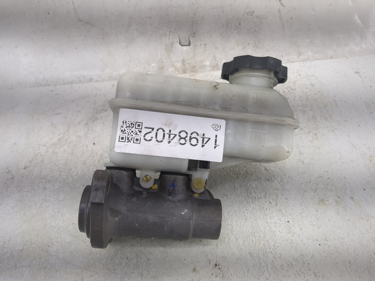 2010-2010 Chevrolet Equinox Brake Master Cylinder 1498402 - Oemusedautoparts1.com