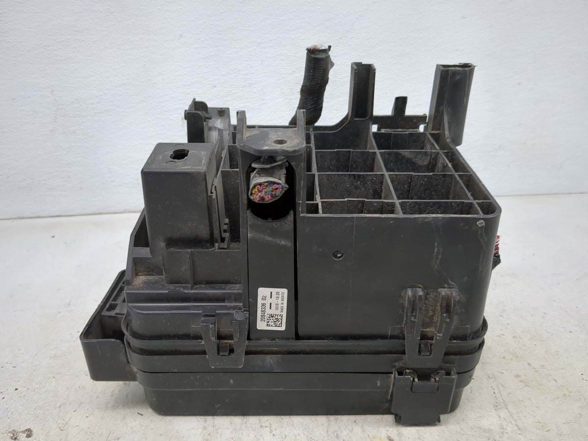 2010 Chevrolet Equinox Fusebox Fuse Box Panel Relay Module P/N:20848336 Fits OEM Used Auto Parts - Oemusedautoparts1.com