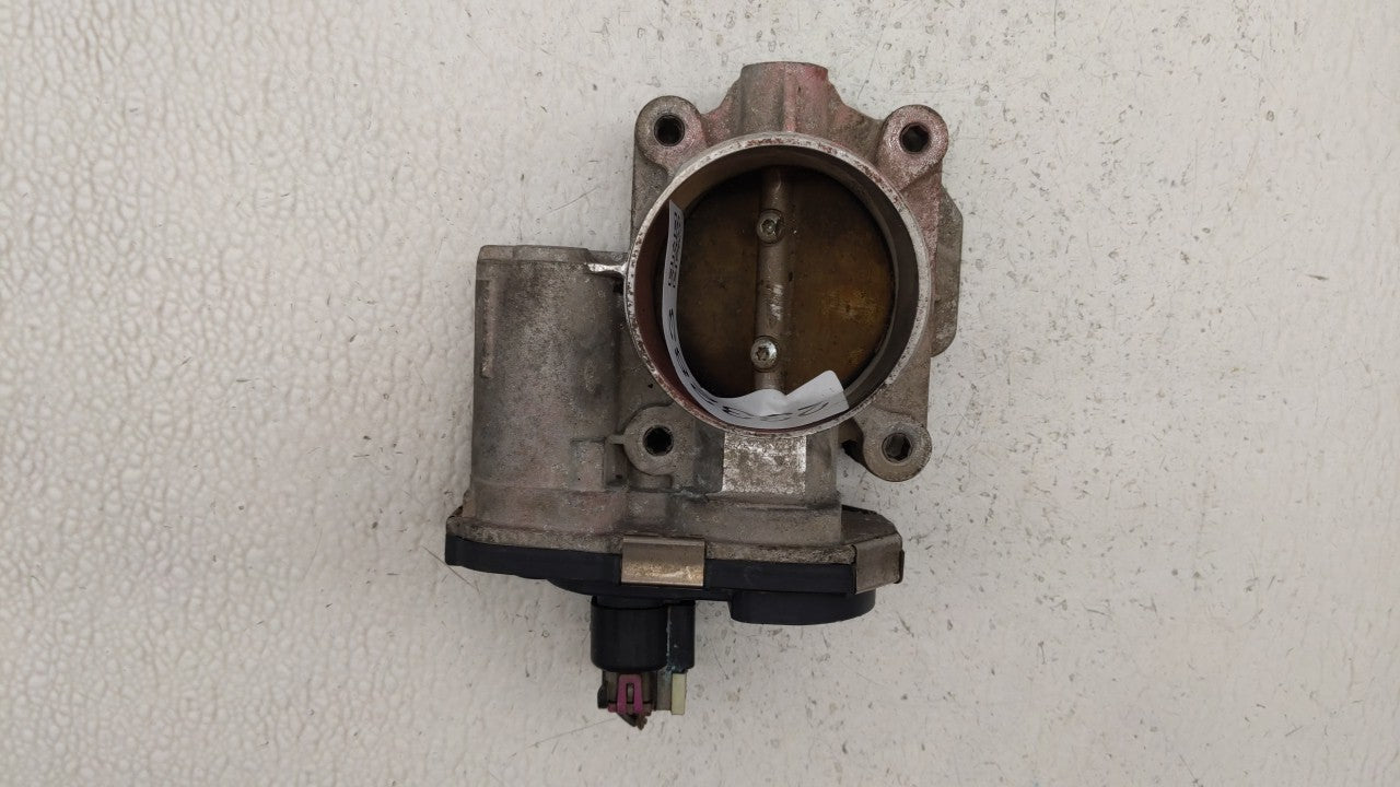 2010-2011 Chevrolet Equinox Throttle Body P/N:186AA Fits Fits 2007 2008 2009 2010 2011 2012 OEM Used Auto Parts - Oemusedaut