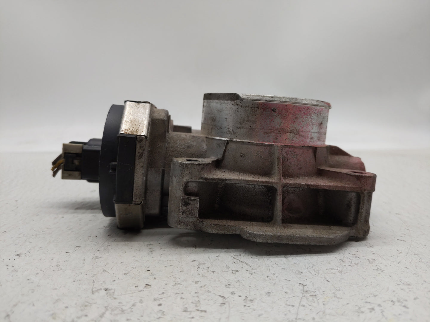 2010-2011 Chevrolet Equinox Throttle Body P/N:186AA Fits Fits 2007 2008 2009 2010 2011 2012 OEM Used Auto Parts - Oemusedaut
