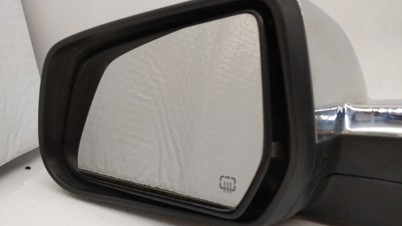 2010-2011 Chevrolet Equinox Driver Side View Mirror - Left Door Mirror OEM Used - Oemusedautoparts1.com