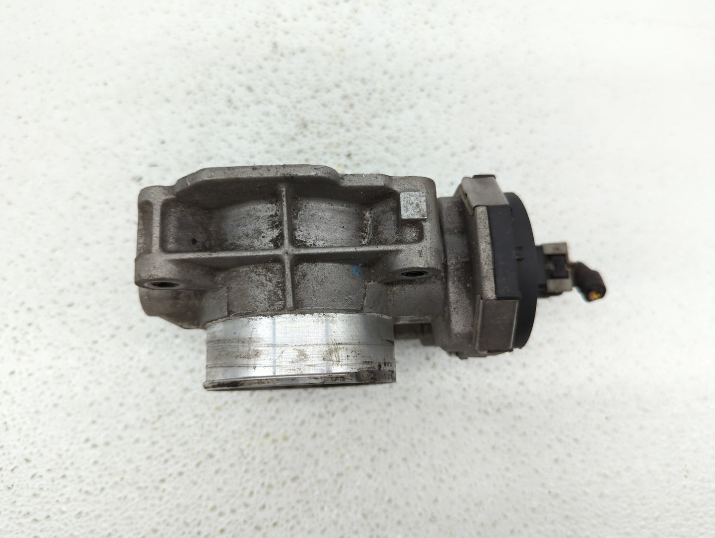 2010-2011 Chevrolet Equinox Throttle Body P/N:9B4G-9F991-A 668AA, 186AA Fits Fits 2007 2008 2009 2010 2011 2012 OEM Used Aut