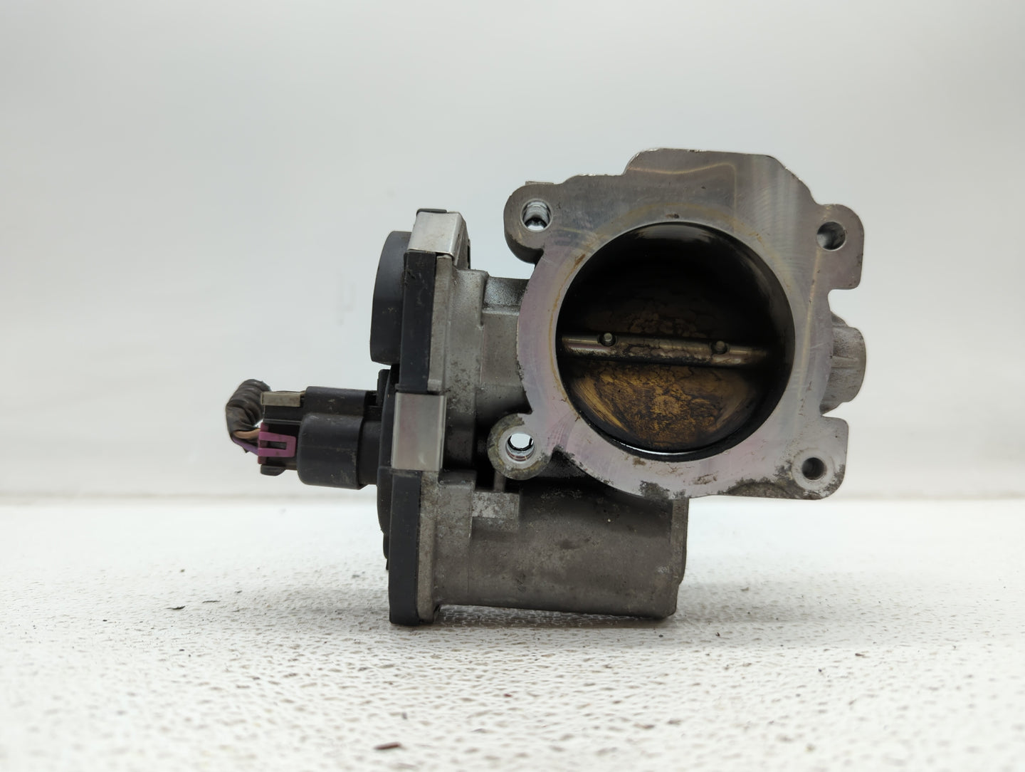 2010-2011 Chevrolet Equinox Throttle Body P/N:9B4G-9F991-A 668AA, 186AA Fits Fits 2007 2008 2009 2010 2011 2012 OEM Used Aut