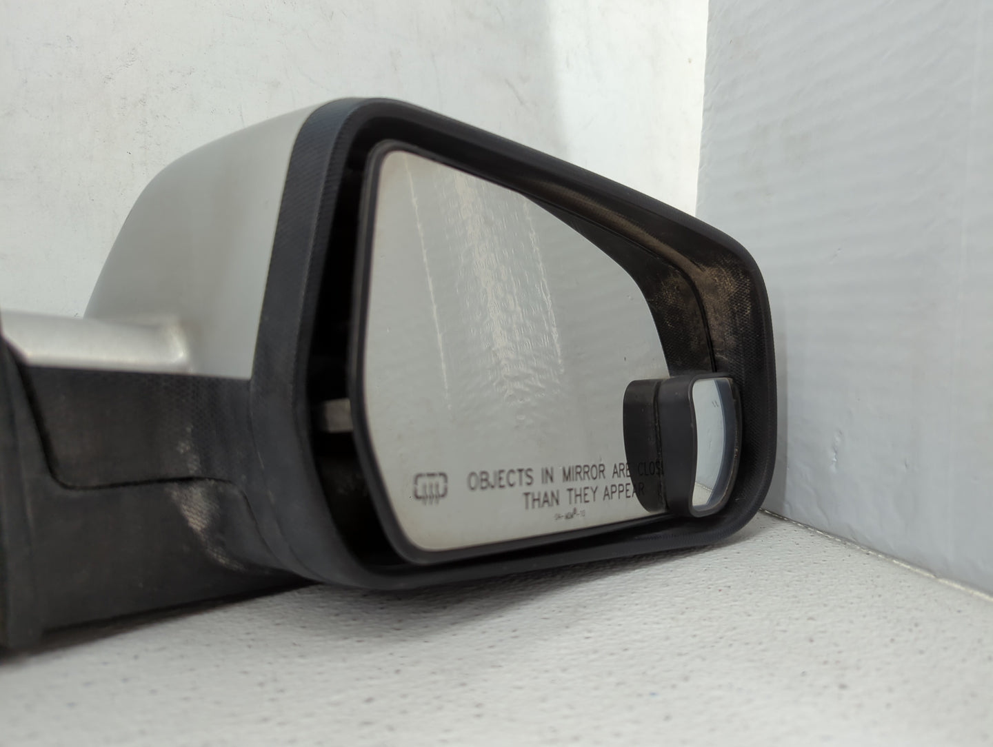 2010-2011 Chevrolet Equinox Passenger Side View Mirror - Right Door Mirror OEM Used - Oemusedautoparts1.com
