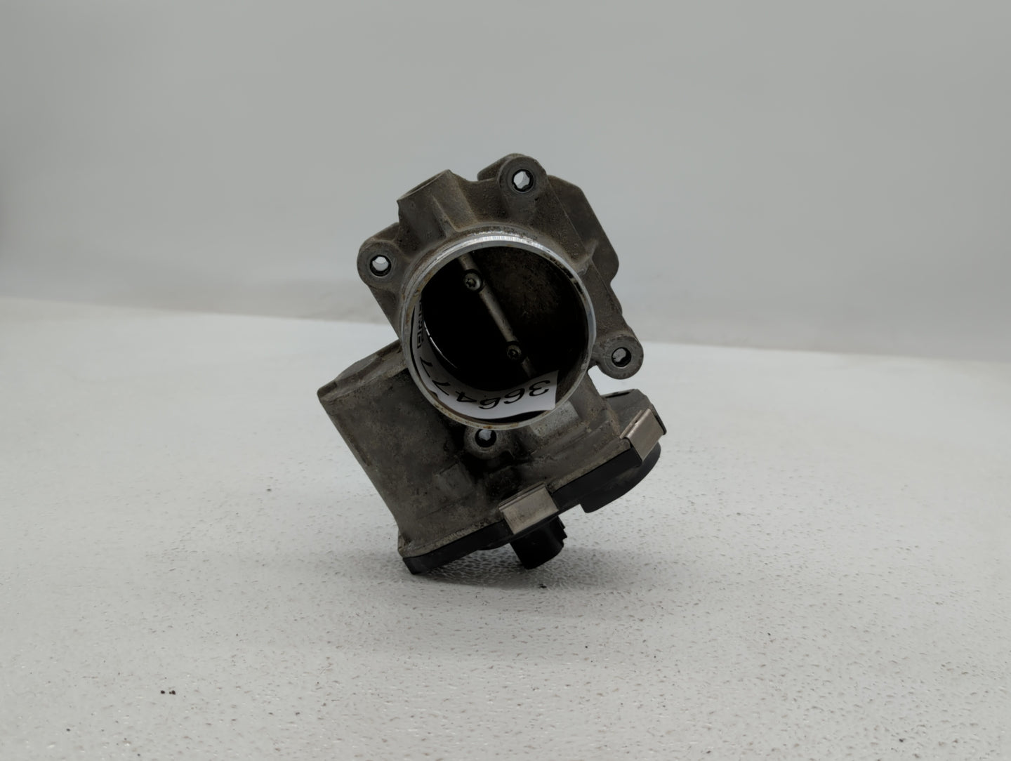 2010-2011 Chevrolet Equinox Throttle Body P/N:9B4G-9F991-A 668AA, 186AA Fits Fits 2007 2008 2009 2010 2011 2012 OEM Used Aut