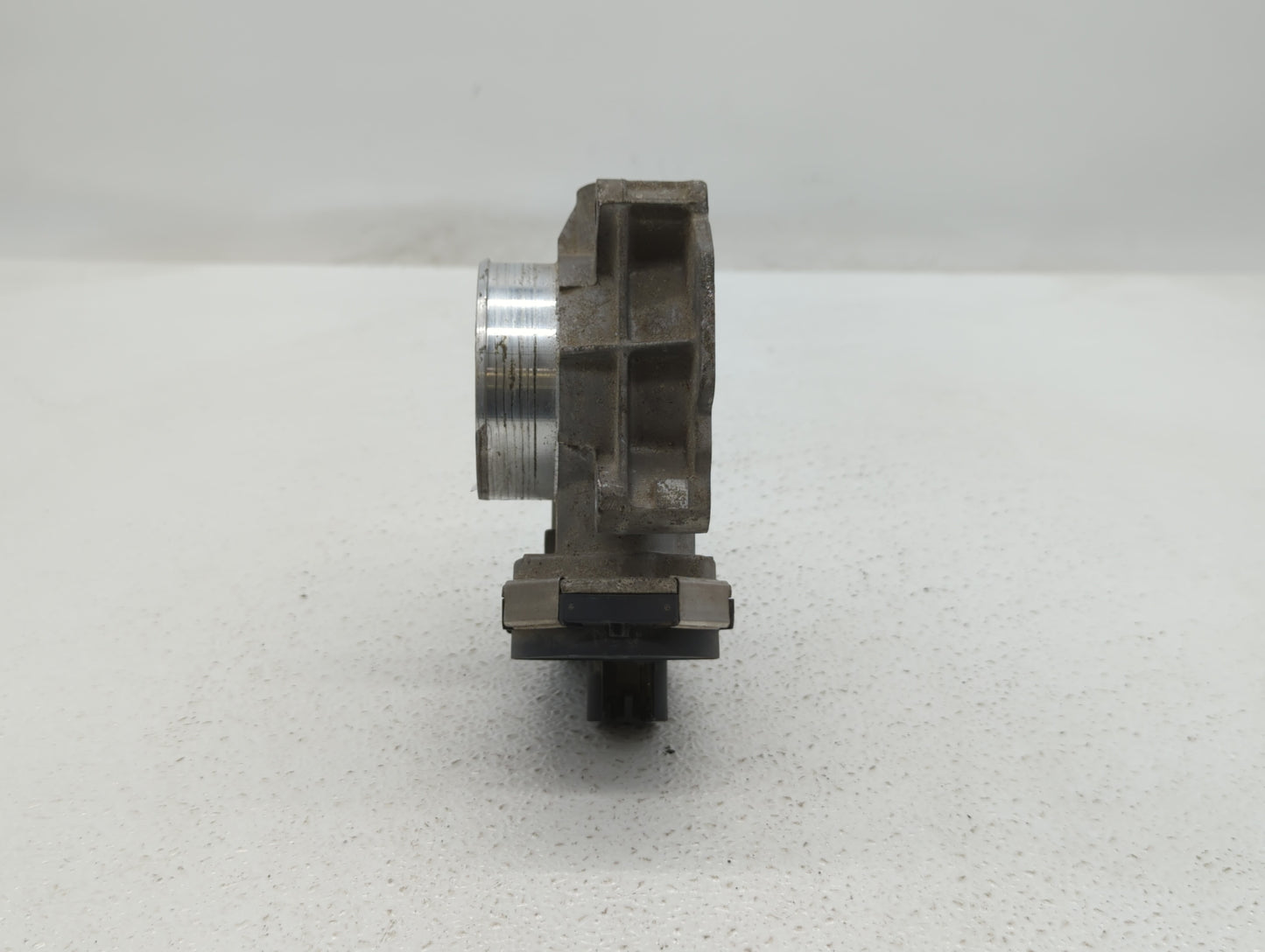2010-2011 Chevrolet Equinox Throttle Body P/N:9B4G-9F991-A 668AA, 186AA Fits Fits 2007 2008 2009 2010 2011 2012 OEM Used Aut
