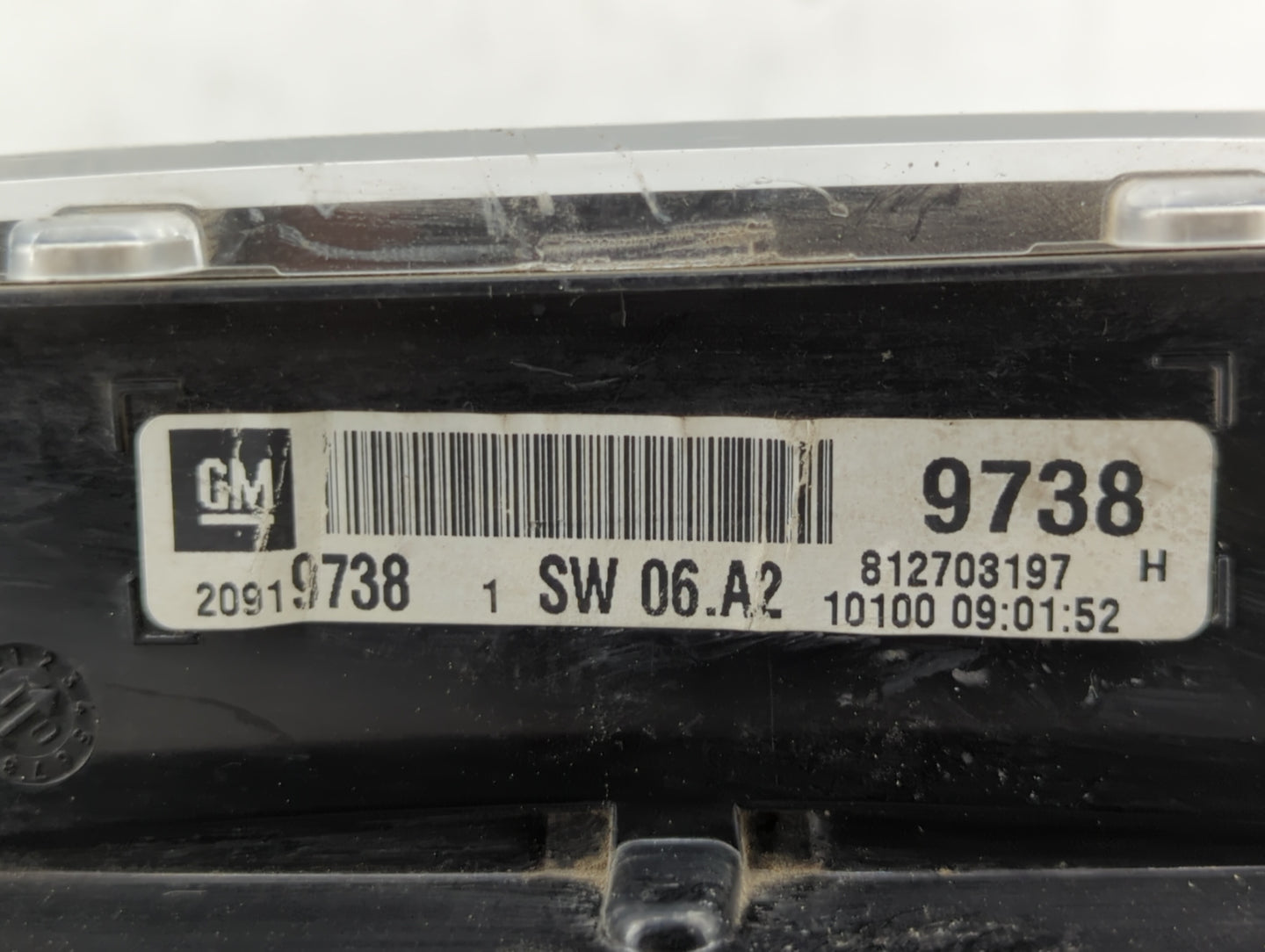 2010 Chevrolet Equinox Instrument Cluster Speedometer Gauges P/N:20919738 20903929, 20838838 Miles: Fits OEM Used Auto Parts
