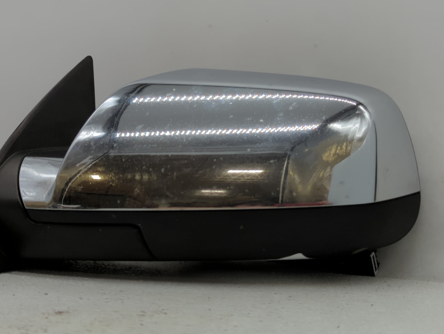 2010-2011 Chevrolet Equinox Driver Side View Mirror - Left Door Mirror OEM Used - Oemusedautoparts1.com