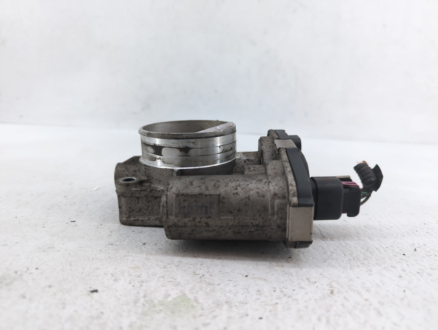 2010-2011 Chevrolet Equinox Throttle Body P/N:9B4G-9F991-A 668AA, 186AA Fits Fits 2007 2008 2009 2010 2011 2012 OEM Used Aut