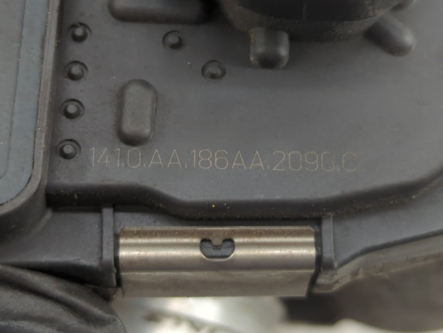 2010-2011 Chevrolet Equinox Throttle Body P/N:9B4G-9F991-A 668AA, 186AA Fits Fits 2007 2008 2009 2010 2011 2012 OEM Used Aut