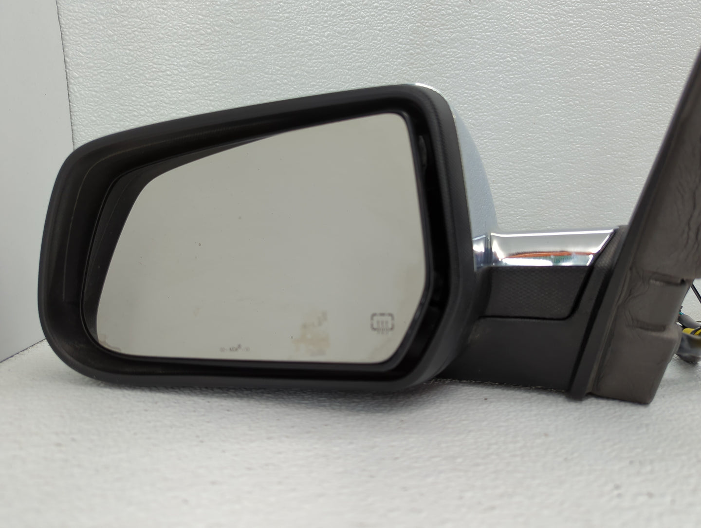 2010-2011 Chevrolet Equinox Driver Side View Mirror - Left Door Mirror OEM Used - Oemusedautoparts1.com