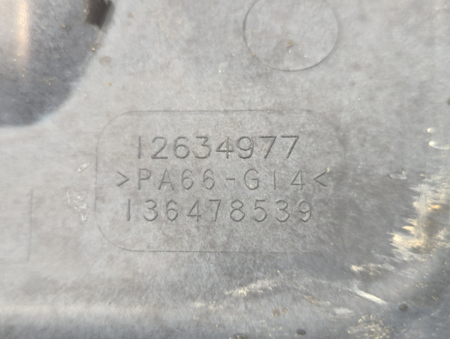 2010 Chevrolet Equinox Engine Cover - Oemusedautoparts1.com