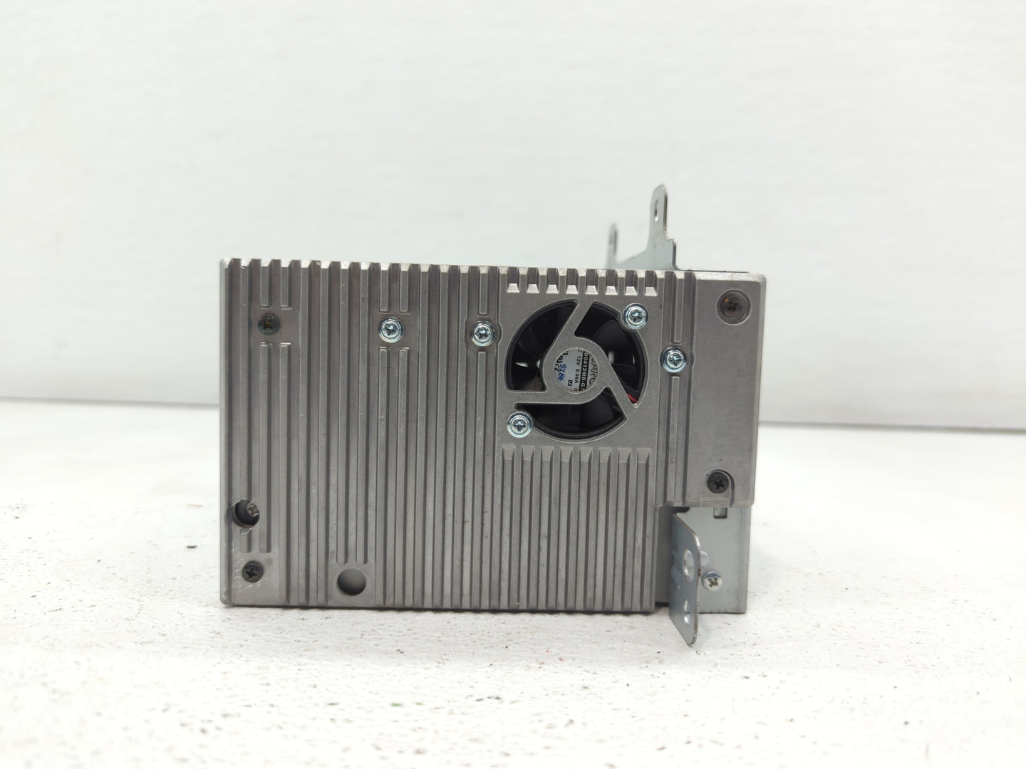 2010 Chevrolet Equinox Radio AM FM Cd Player Receiver Replacement P/N:20854719 20843235 Fits Fits 2011 OEM Used Auto Parts -