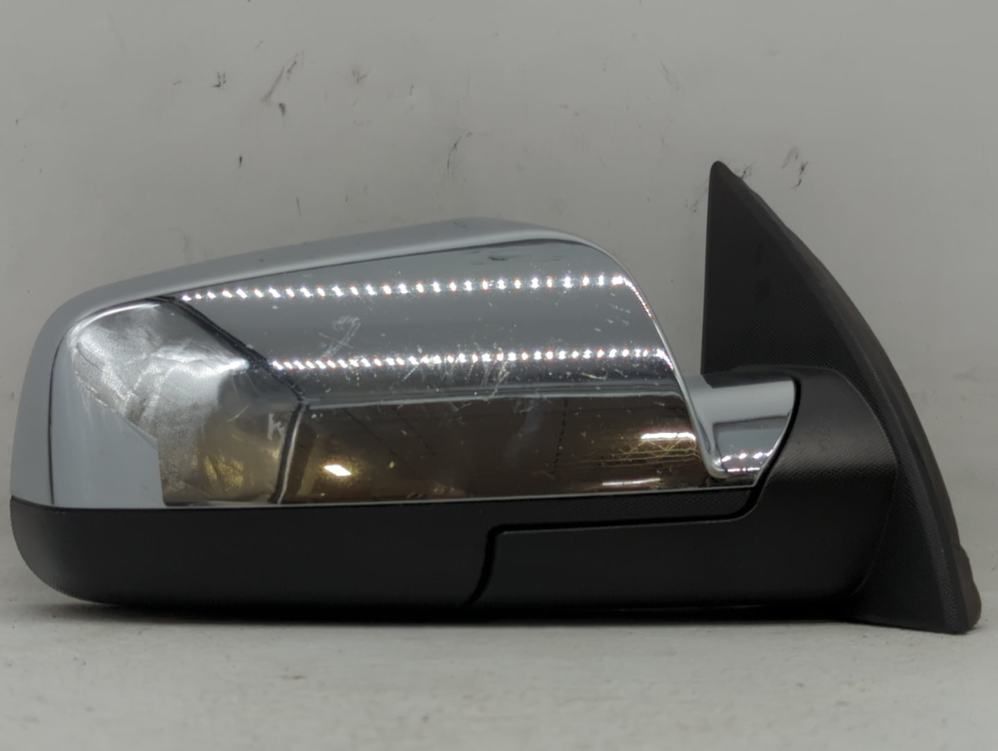 2010-2011 Chevrolet Equinox Driver Side View Mirror - Left Door Mirror OEM Used - Oemusedautoparts1.com