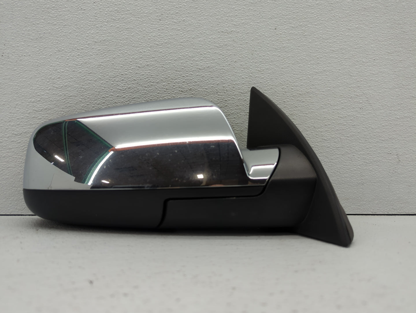2010-2011 Chevrolet Equinox Passenger Side View Mirror - Right Door Mirror OEM Used - Oemusedautoparts1.com