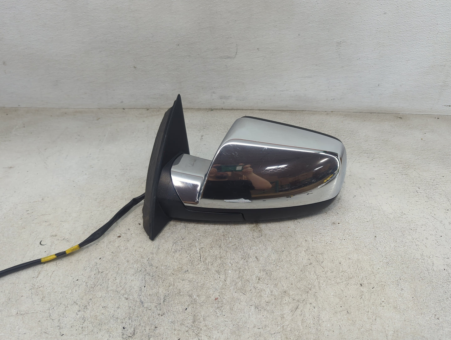 2010-2011 Chevrolet Equinox Driver Side View Mirror - Left Door Mirror OEM Used - Oemusedautoparts1.com