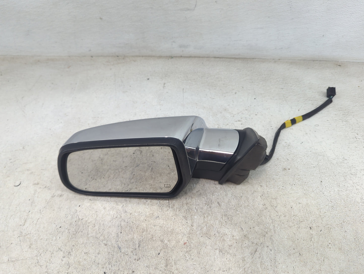 2010-2011 Chevrolet Equinox Driver Side View Mirror - Left Door Mirror OEM Used - Oemusedautoparts1.com