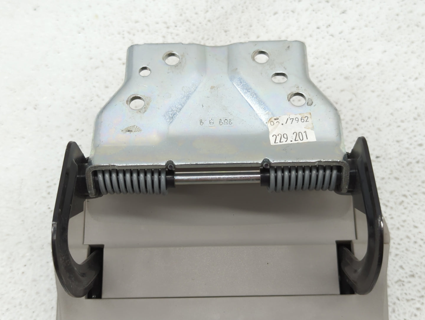 2010 Chevrolet Equinox Center Console Armrest Cover Lid - Oemusedautoparts1.com