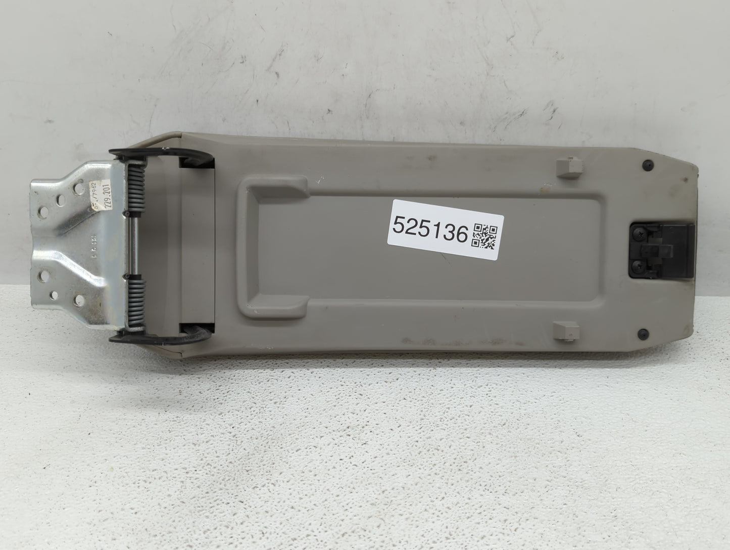 2010 Chevrolet Equinox Center Console Armrest Cover Lid - Oemusedautoparts1.com