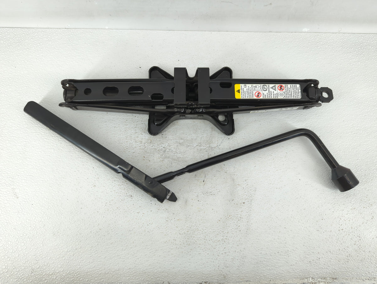 2010 Chevrolet Equinox Spare Scissor Car Jack 536739 - Oemusedautoparts1.com