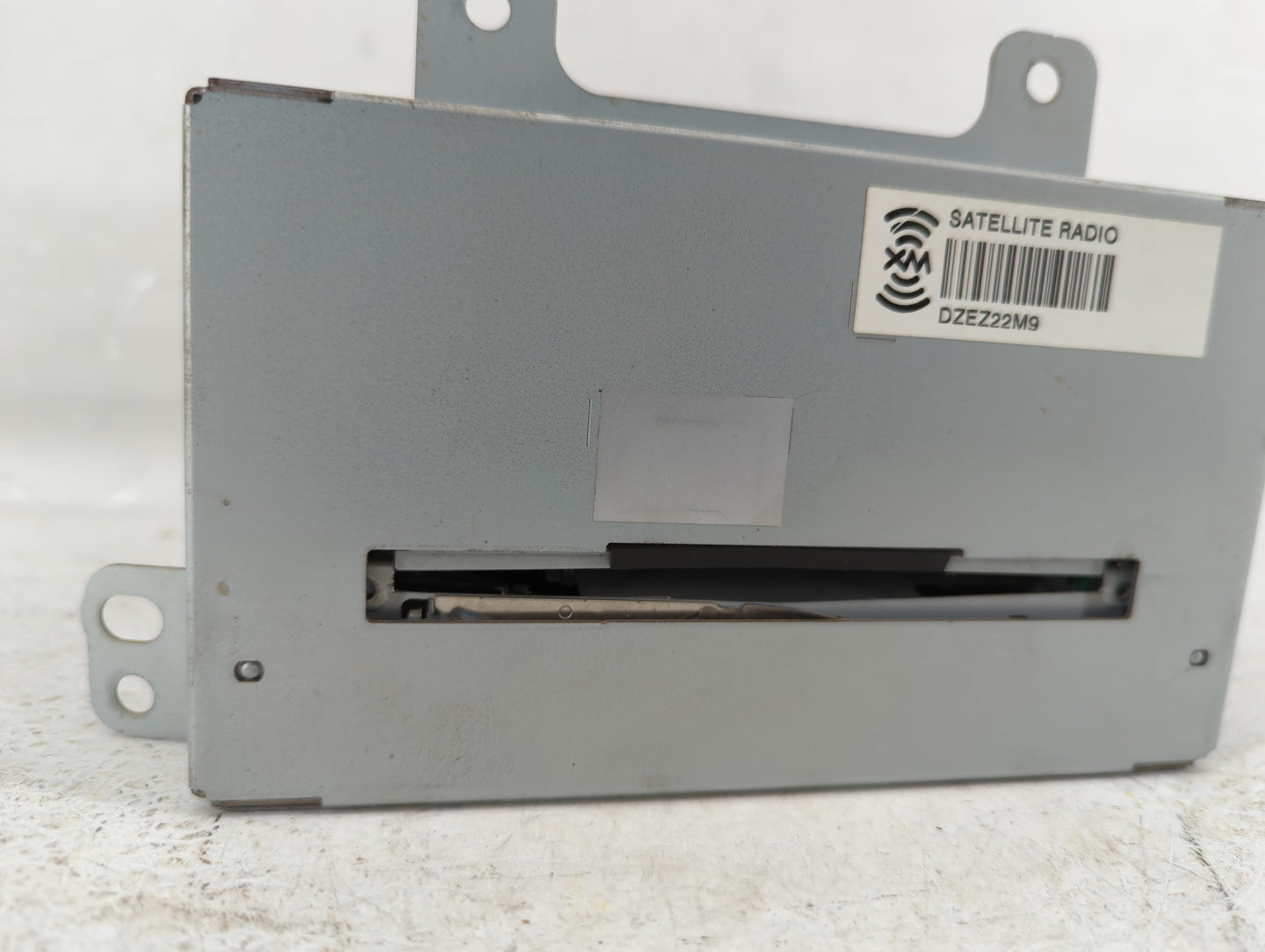 2010-2011 Chevrolet Equinox Am Fm Cd Player Radio Receiver 555011 - Oemusedautoparts1.com