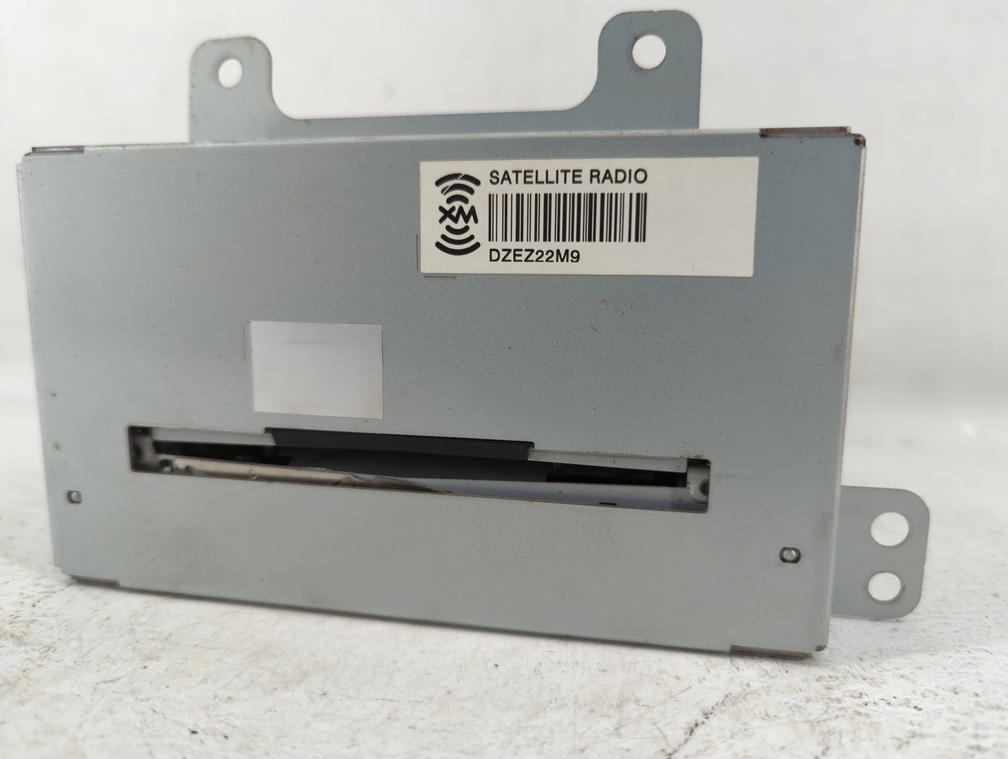 2010-2011 Chevrolet Equinox Am Fm Cd Player Radio Receiver 555011 - Oemusedautoparts1.com