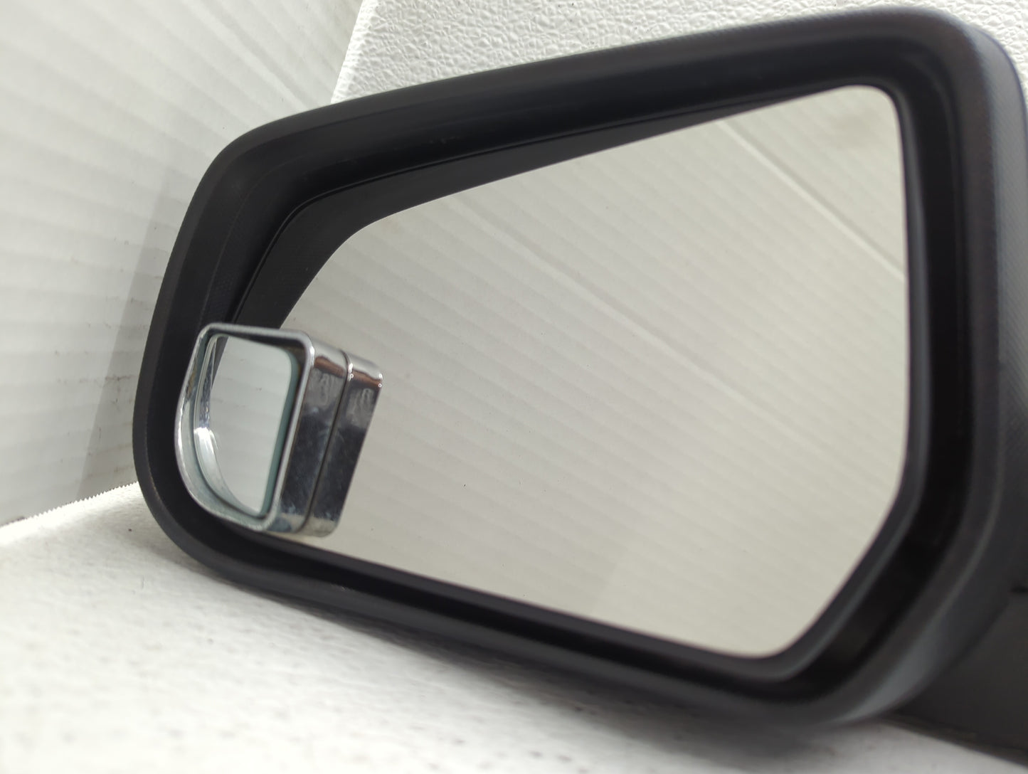 2010-2011 Chevrolet Equinox Driver Side View Mirror - Left Door Mirror OEM Used - Oemusedautoparts1.com