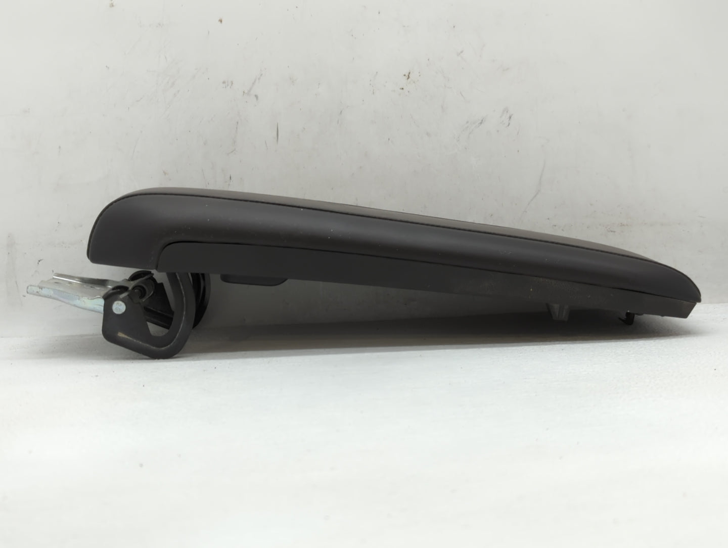 2010 Chevrolet Equinox Center Console Armrest Cover Lid Black - Oemusedautoparts1.com