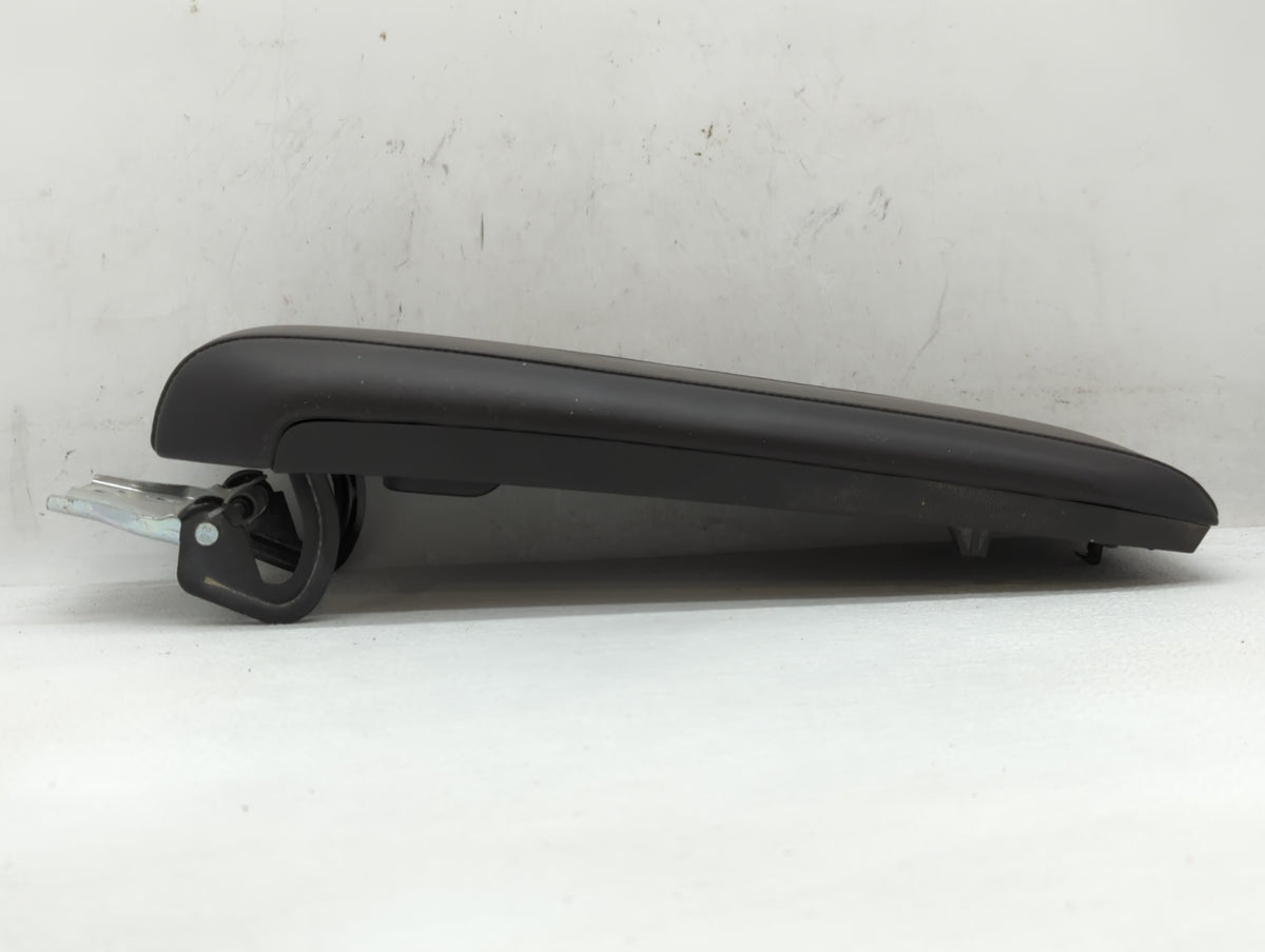 2010 Chevrolet Equinox Center Console Armrest Cover Lid Black 595670 - Oemusedautoparts1.com