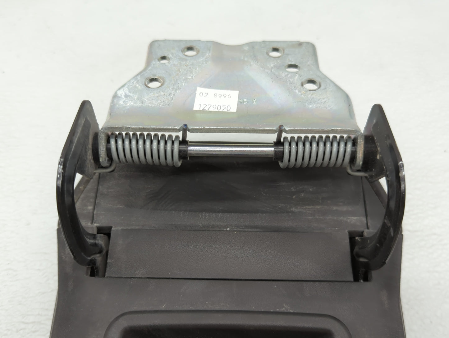 2010 Chevrolet Equinox Center Console Armrest Cover Lid Black - Oemusedautoparts1.com