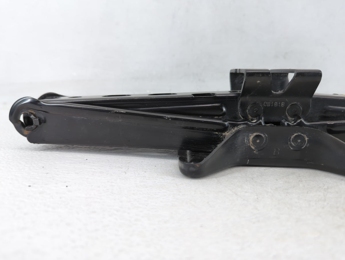 2010 Chevrolet Equinox Spare Scissor Car Jack 595913 - Oemusedautoparts1.com