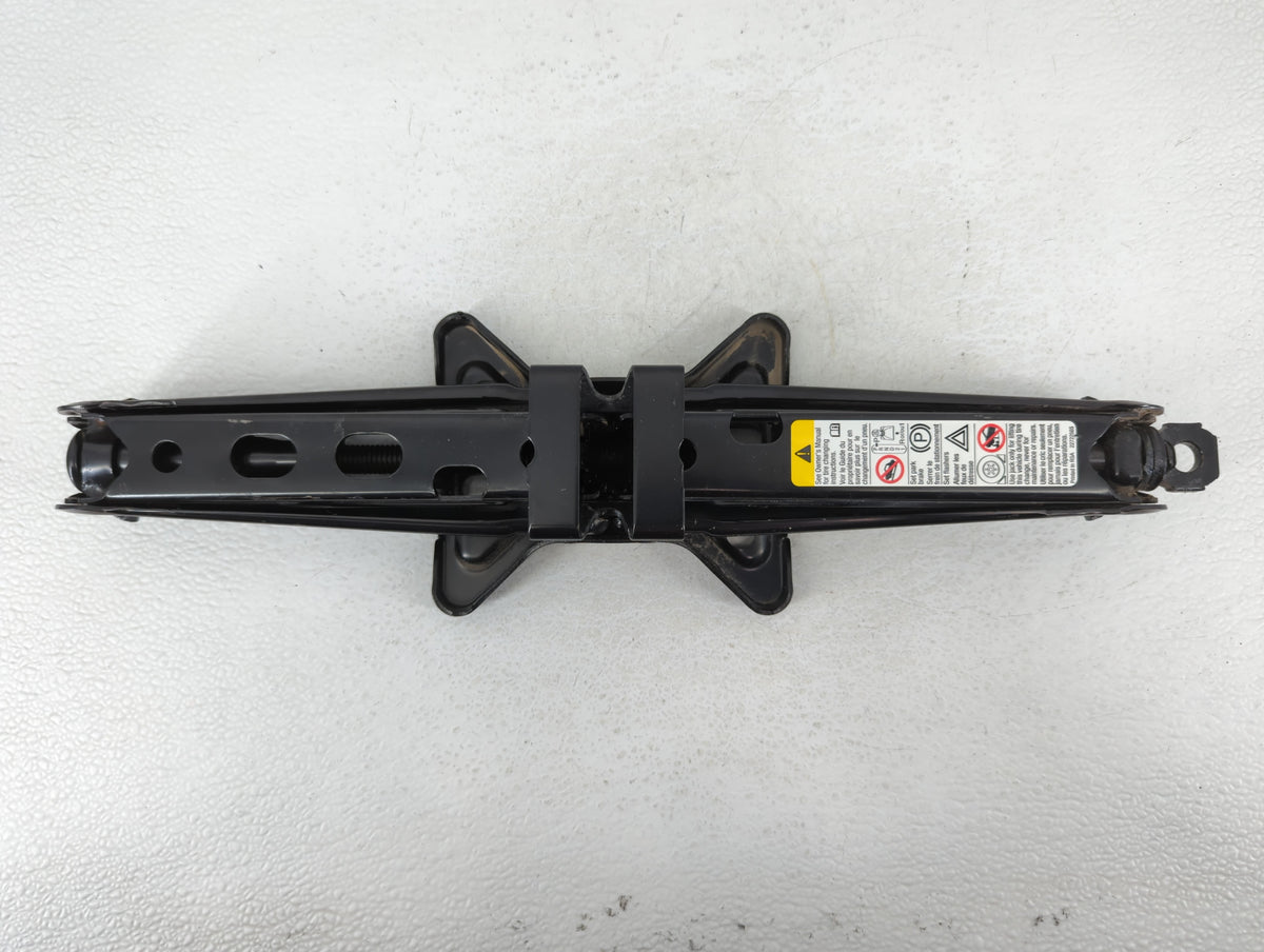 2010 Chevrolet Equinox Spare Scissor Car Jack 595913 - Oemusedautoparts1.com
