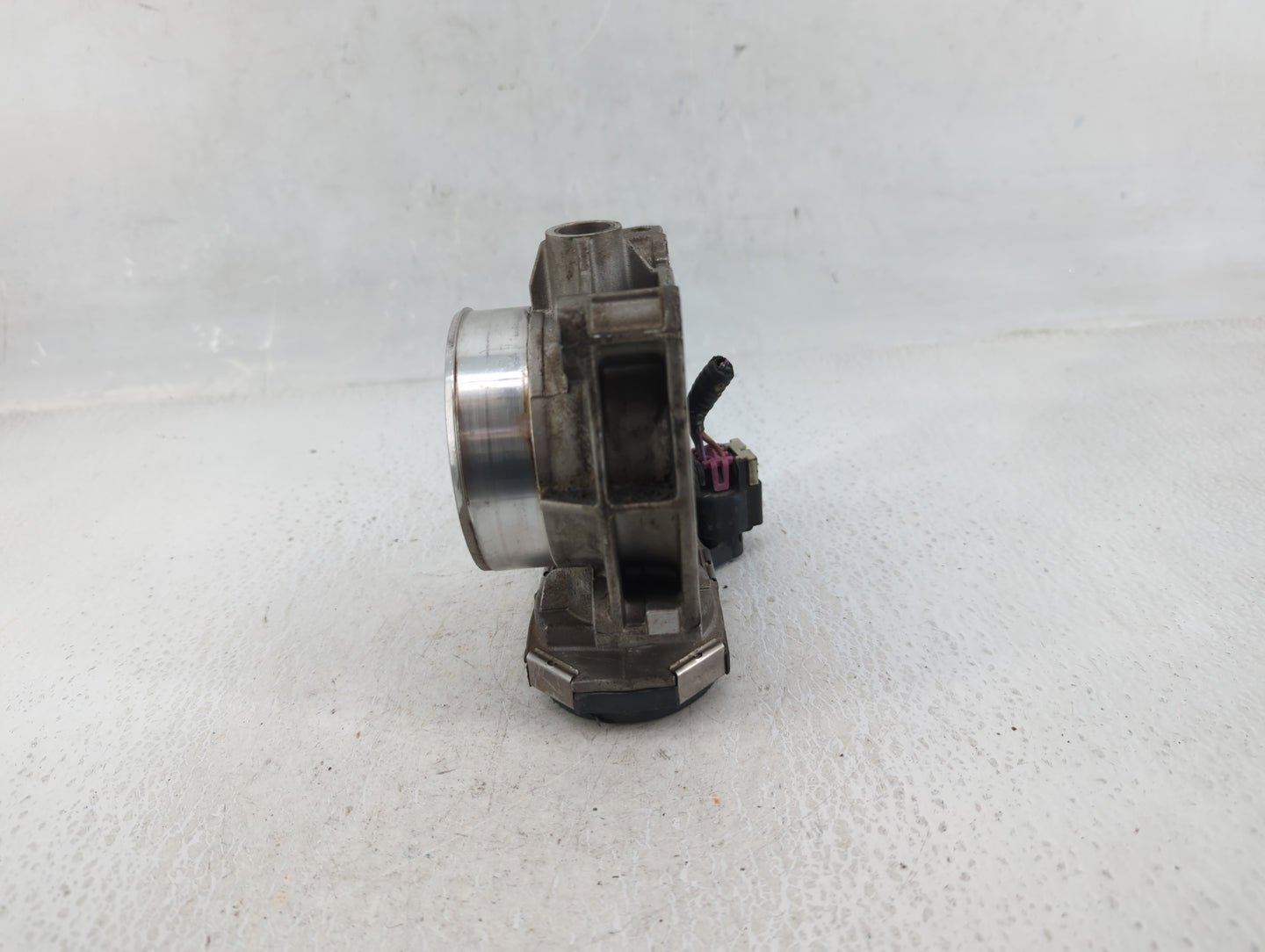 2010-2011 Chevrolet Equinox Throttle Body P/N:AA,994AA,0457,C Fits Fits 2007 2008 2009 2010 2011 2012 OEM Used Auto Parts - 