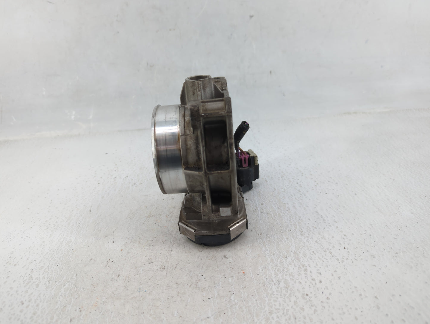 2010-2011 Chevrolet Equinox Throttle Body P/N:AA,994AA,0457,C Fits Fits 2007 2008 2009 2010 2011 2012 OEM Used Auto Parts - 