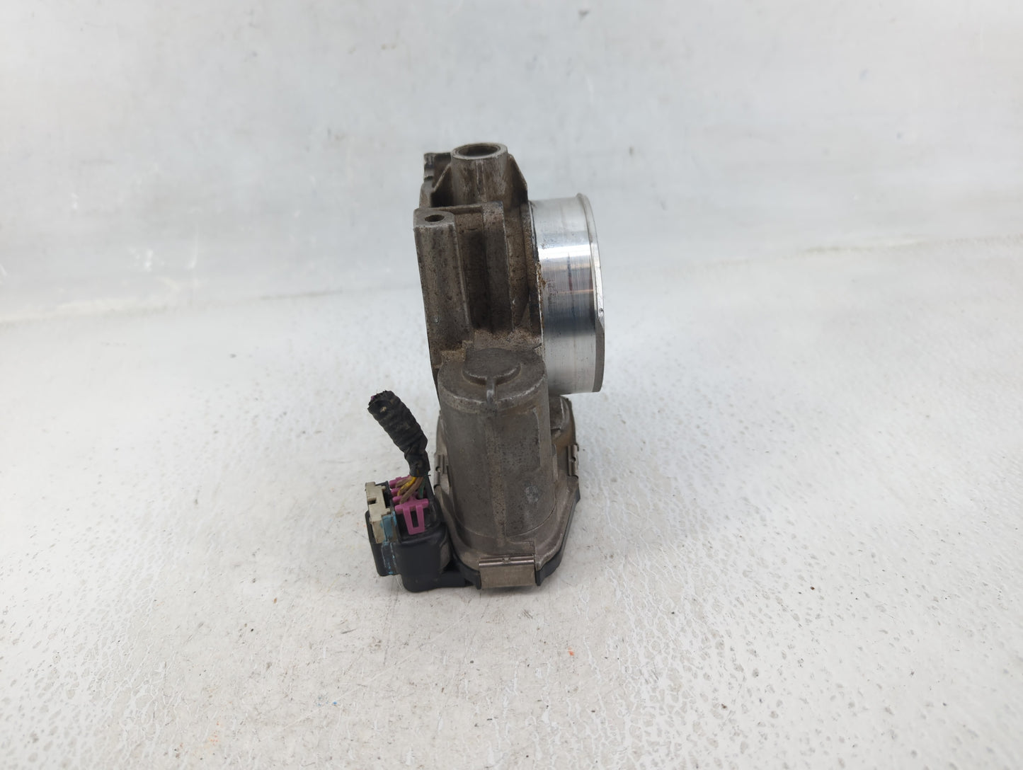 2010-2011 Chevrolet Equinox Throttle Body P/N:AA,994AA,0457,C Fits Fits 2007 2008 2009 2010 2011 2012 OEM Used Auto Parts - 