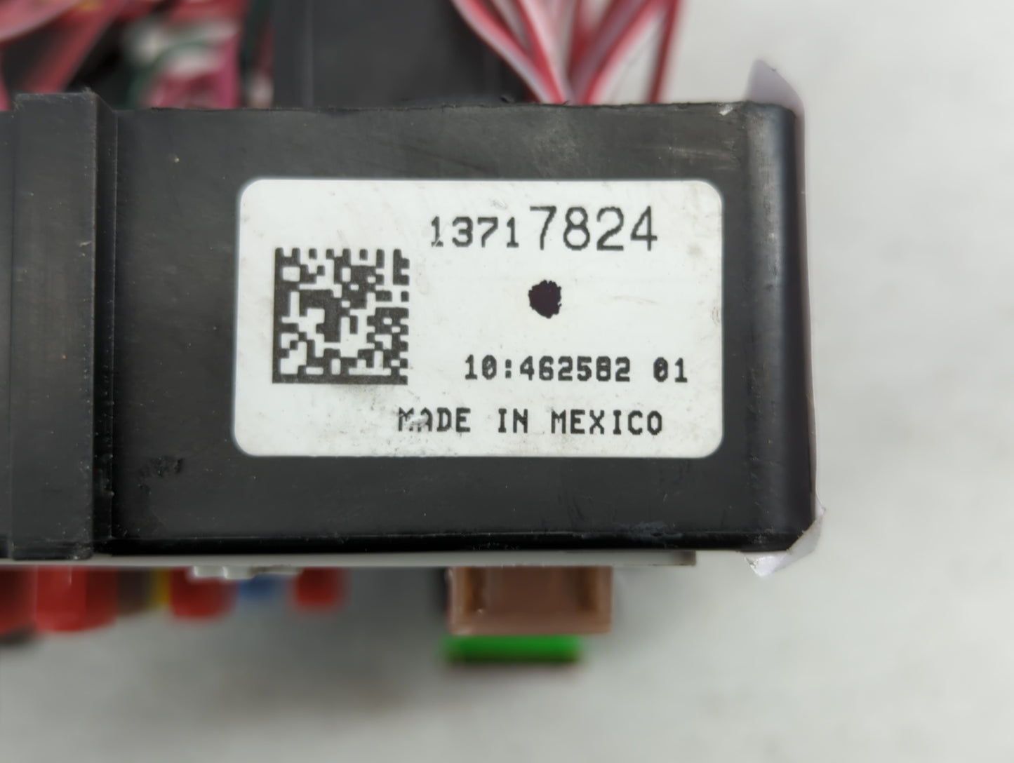 2010 Chevrolet Equinox Fusebox Fuse Box Panel Relay Module P/N:13717824 2084337 01 Fits OEM Used Auto Parts - Oemusedautopar