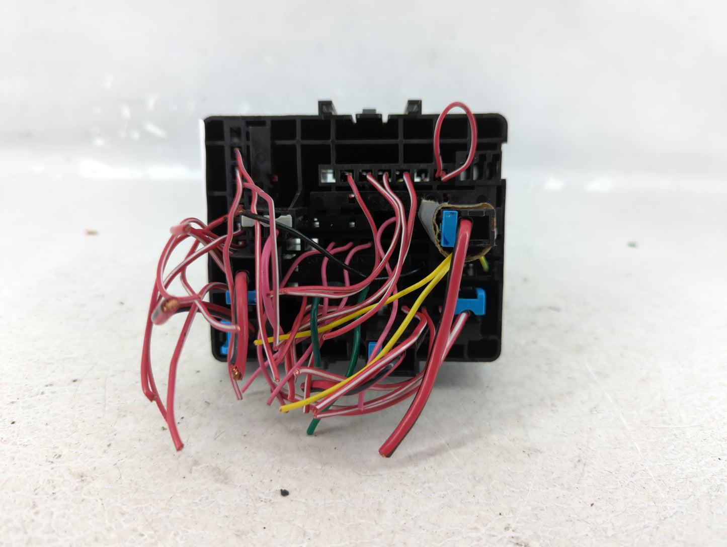 2010 Chevrolet Equinox Fusebox Fuse Box Panel Relay Module P/N:13717824 2084337 01 Fits OEM Used Auto Parts - Oemusedautopar