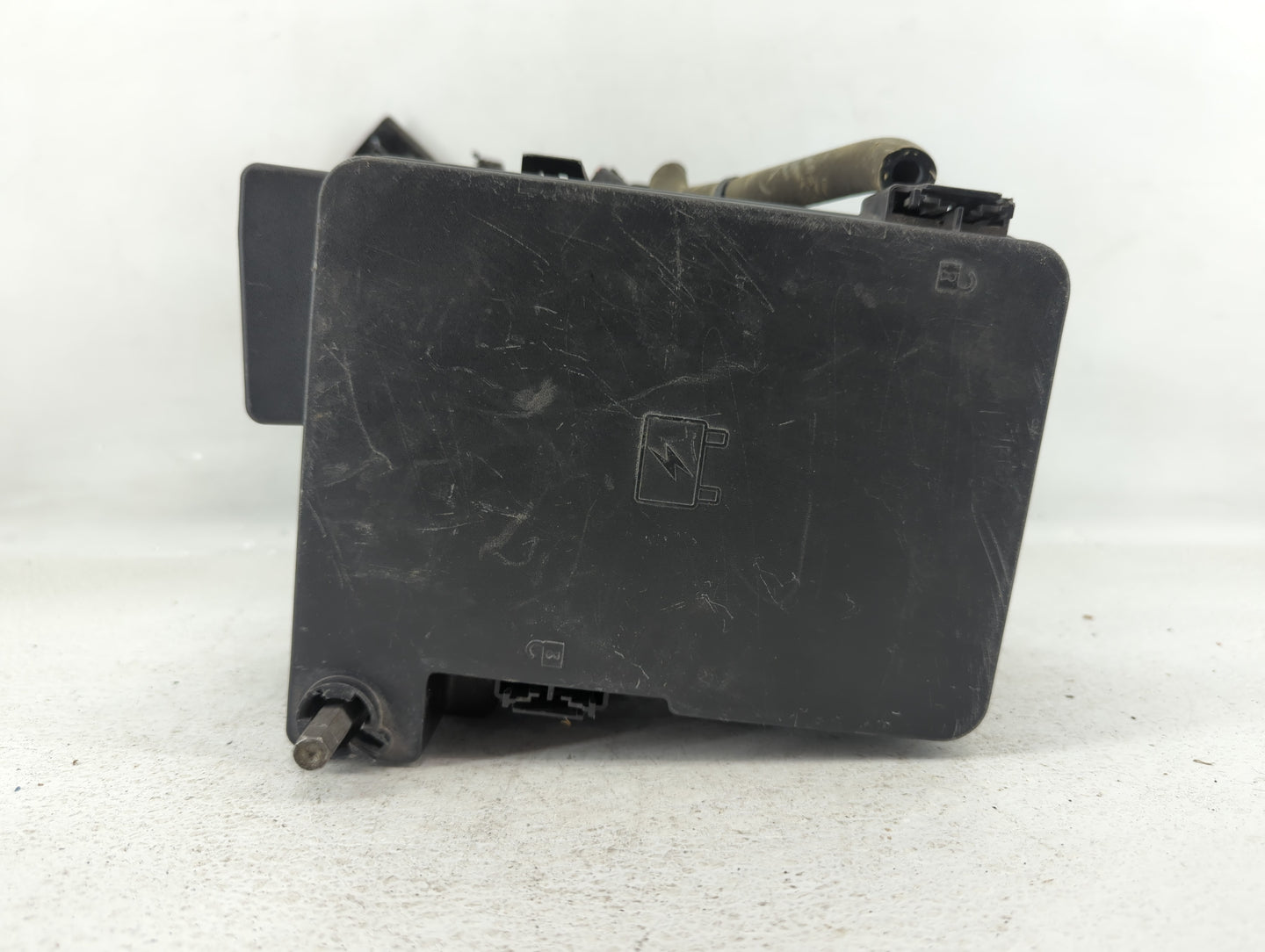 2010 Chevrolet Equinox Fusebox Fuse Box Panel Relay Module P/N:13717824 2084337 01 Fits OEM Used Auto Parts - Oemusedautopar