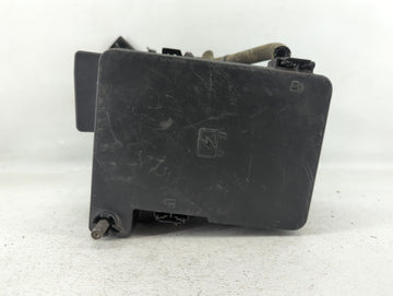 2010 Chevrolet Equinox Fusebox Fuse Box Panel Relay Module P/N:13717824 2084337 01 Fits OEM Used Auto Parts - Oemusedautopar