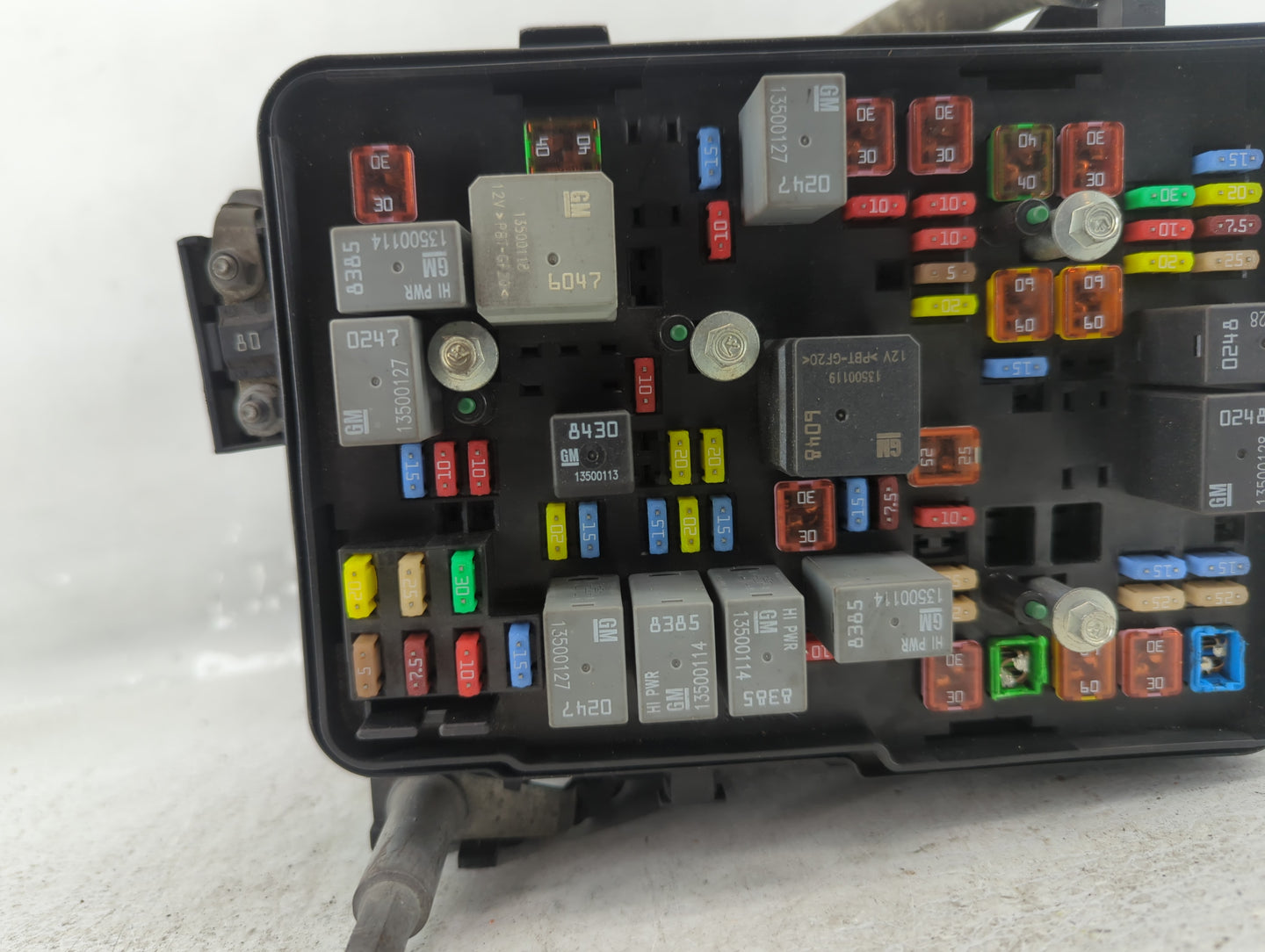 2010 Chevrolet Equinox Fusebox Fuse Box Panel Relay Module P/N:13717824 2084337 01 Fits OEM Used Auto Parts - Oemusedautopar