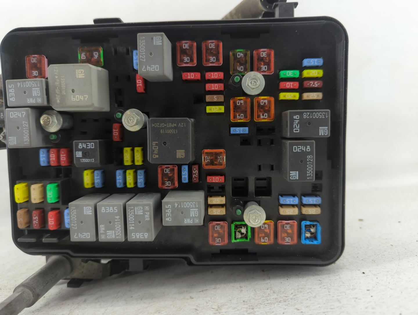 2010 Chevrolet Equinox Fusebox Fuse Box Panel Relay Module P/N:13717824 2084337 01 Fits OEM Used Auto Parts - Oemusedautopar