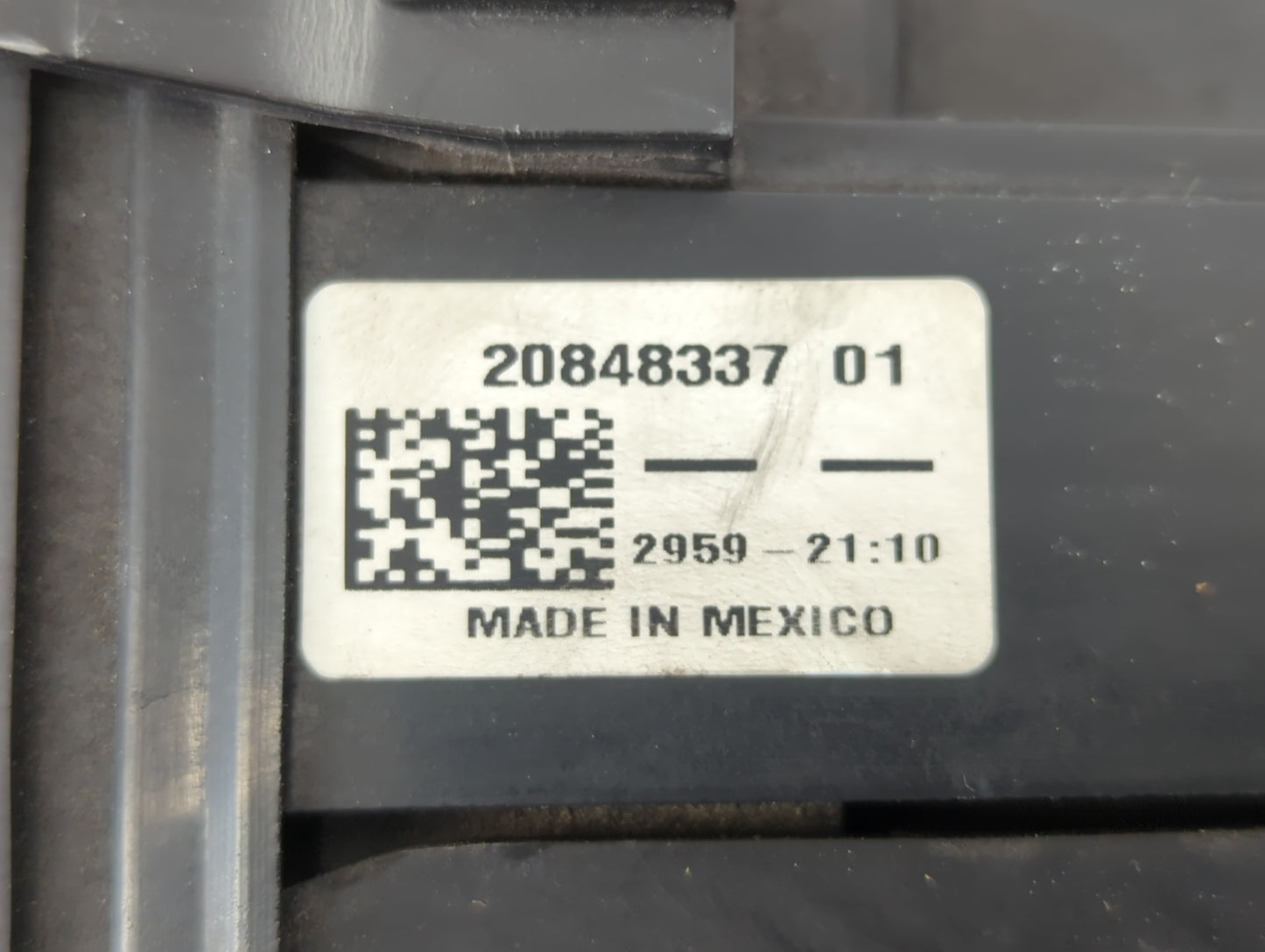 2010 Chevrolet Equinox Fusebox Fuse Box Panel Relay Module P/N:13717824 2084337 01 Fits OEM Used Auto Parts - Oemusedautopar