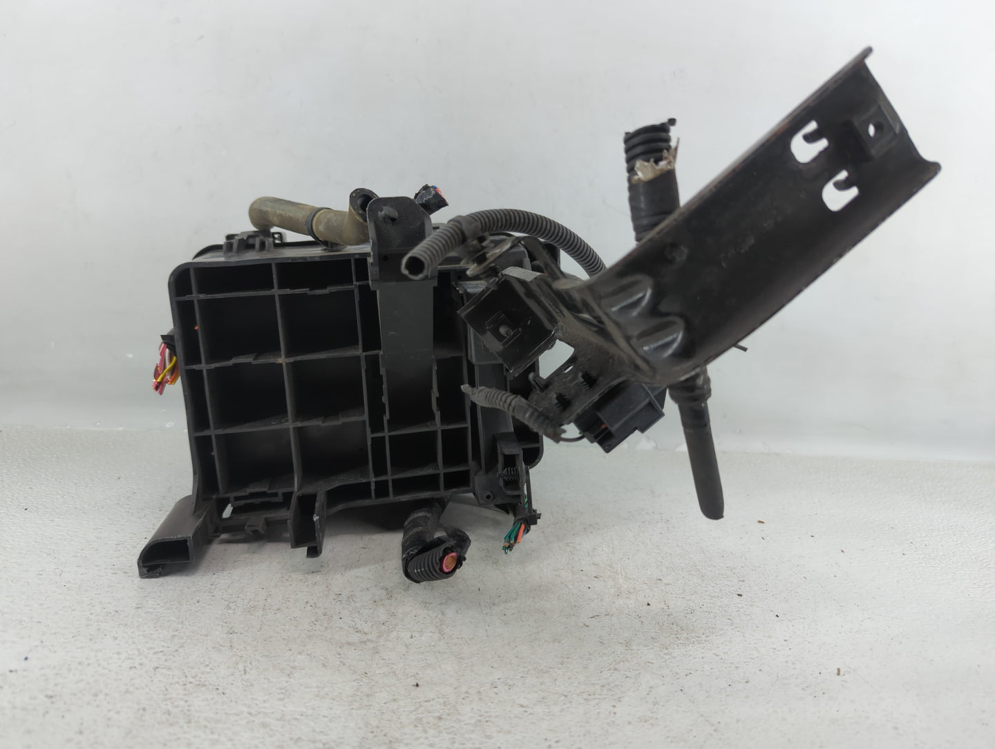 2010 Chevrolet Equinox Fusebox Fuse Box Panel Relay Module P/N:13717824 2084337 01 Fits OEM Used Auto Parts - Oemusedautopar