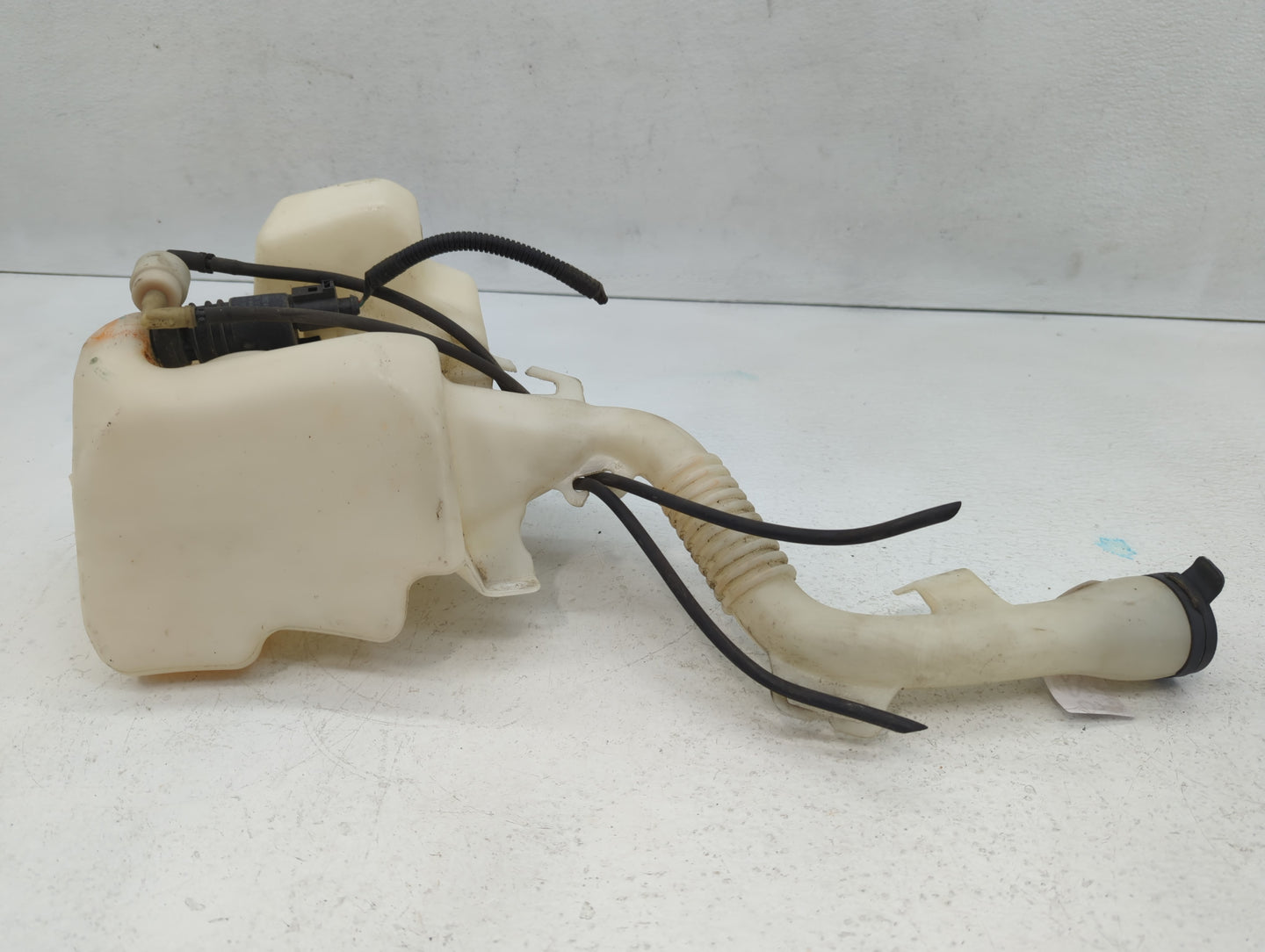 2010-2017 Chevrolet Equinox Windshield Washer Fluid Reservoir Bottle Oem - Oemusedautoparts1.com