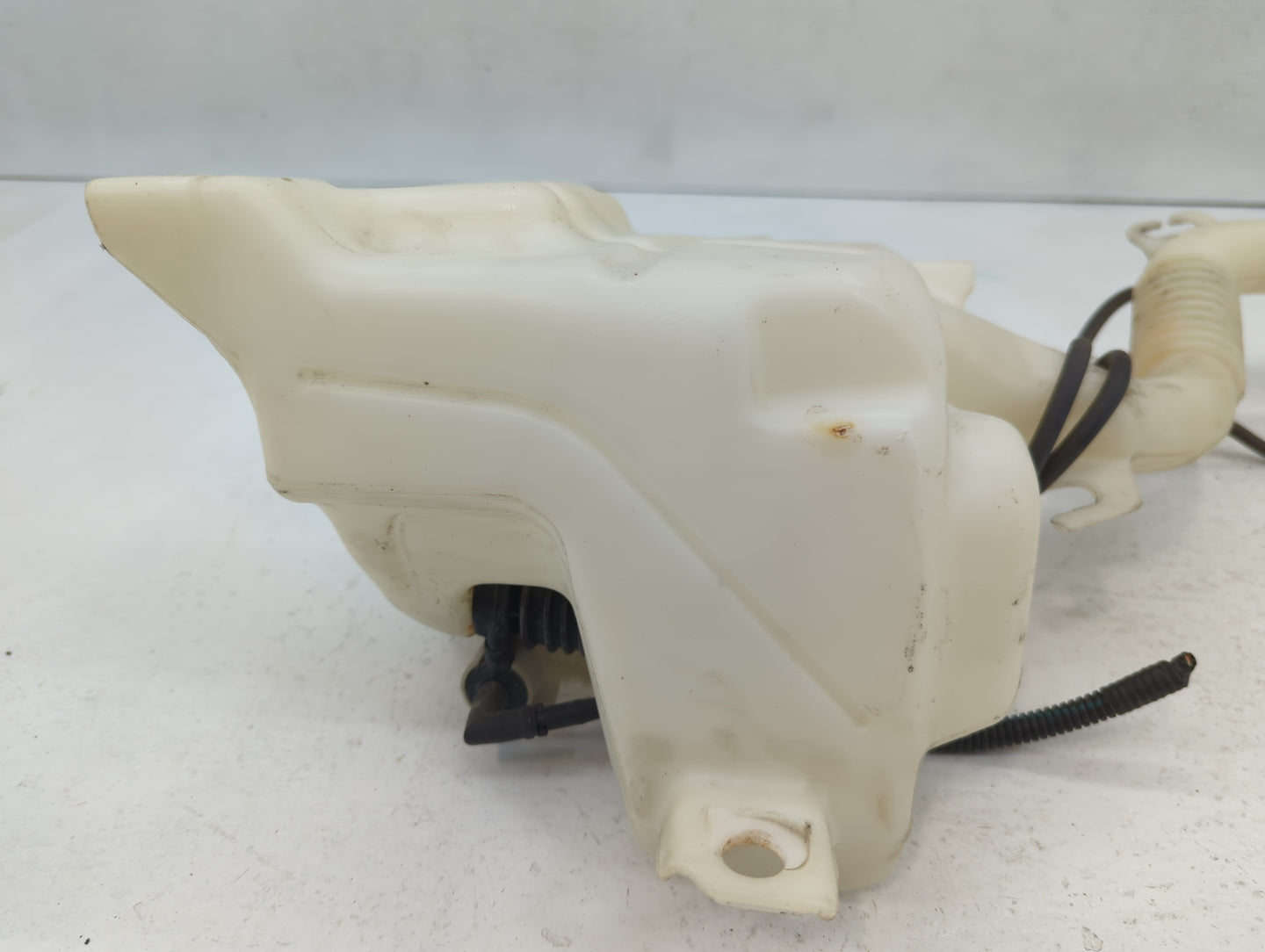 2010-2017 Chevrolet Equinox Windshield Washer Fluid Reservoir Bottle Oem - Oemusedautoparts1.com