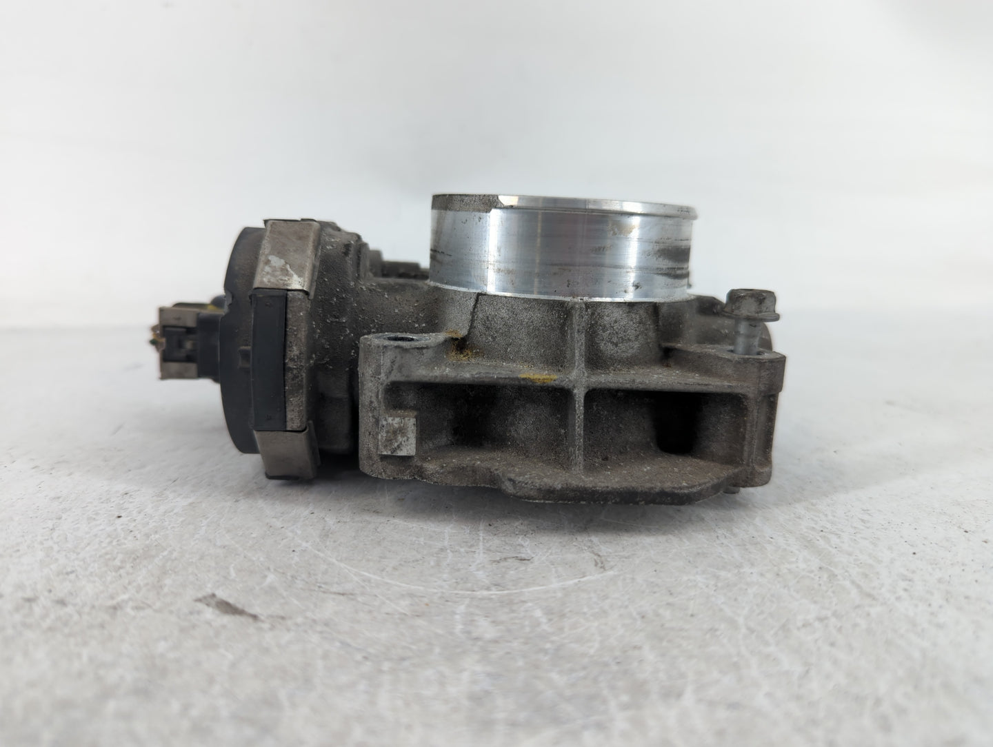 2010-2011 Chevrolet Equinox Throttle Body P/N:668AA9749C Fits Fits 2007 2008 2009 2010 2011 2012 OEM Used Auto Parts - Oemus